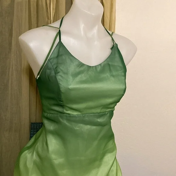 Green gown fully lined with strappy back size Small - Picture 2 of 10